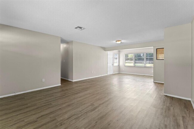 Building Photo - 4584 Kirkland Blvd