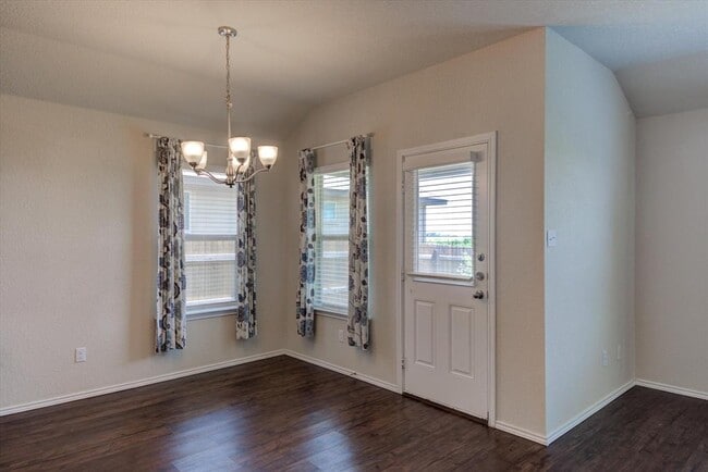 Building Photo - 403 Kyra Ln