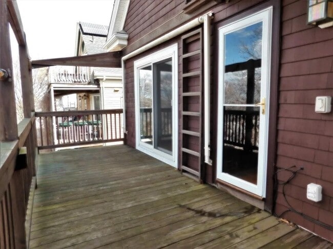 Building Photo - 76 Wenham St