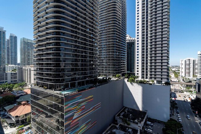 Building Photo - 801 S Miami Ave