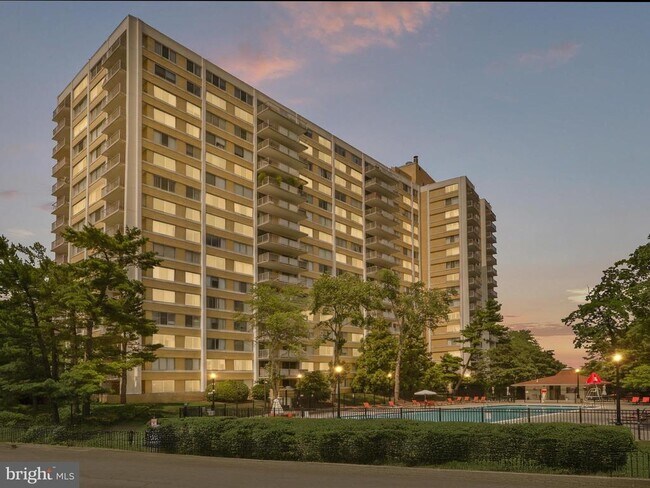 Building Photo - 301 N Beauregard St