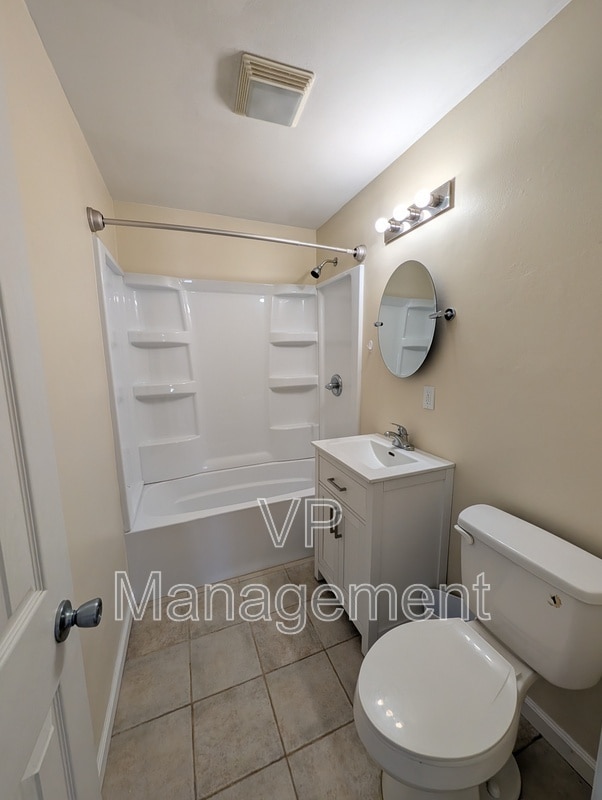 Building Photo - 6904 N Pine St