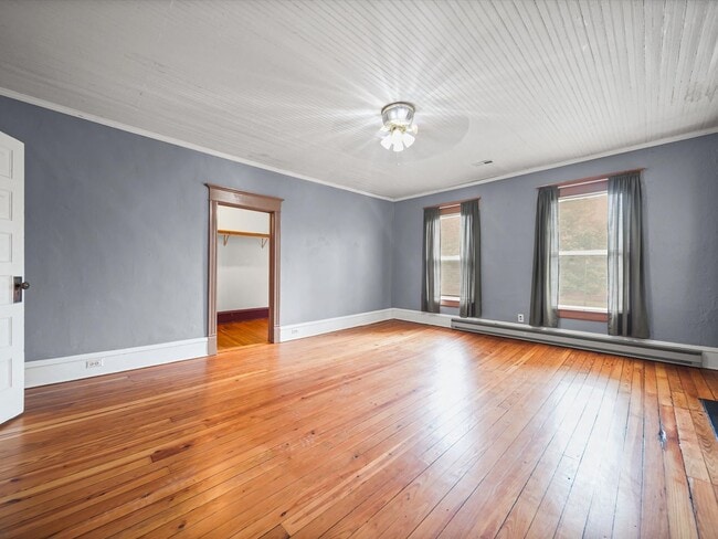 Building Photo - 4 Bedroom/2 Bath Home for Rent