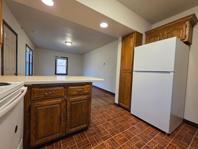 Building Photo - Charming 2 Bedroom 1 Bath Single Family Home-Available Now!