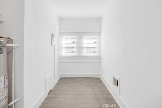 Building Photo - 550 N Kenmore Ave