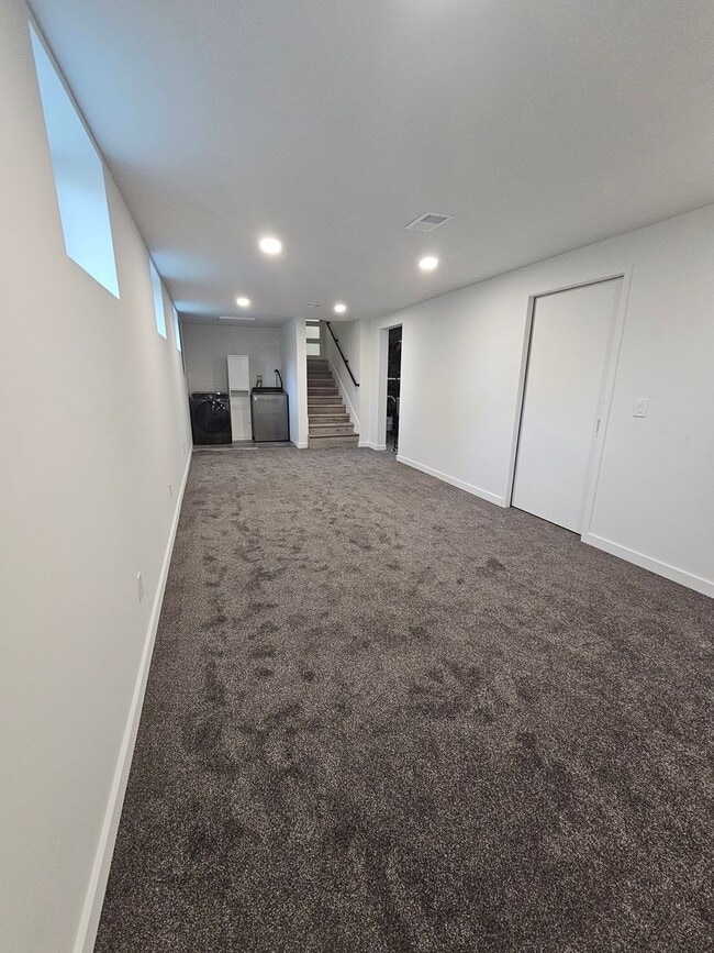 Building Photo - Newly Remodeled Home