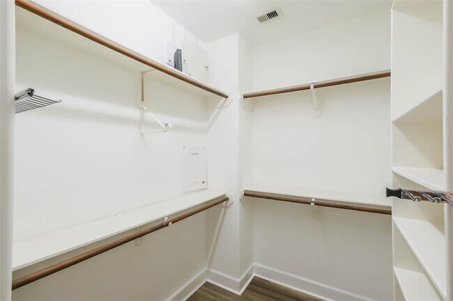 Building Photo - 706 Allston St
