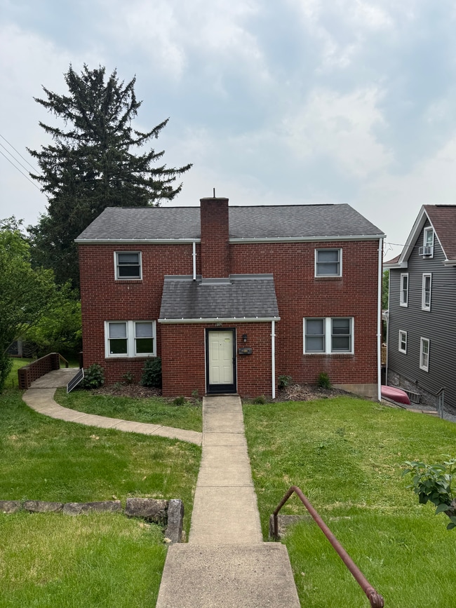 Building Photo - 932 Lebanon Ave