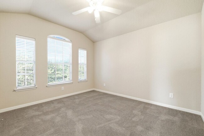 Building Photo - ***APPLICATION CURRENTLY UNDER REVIEW***Spacious Cul-de-sac home located close to Seaworld, Lackl...