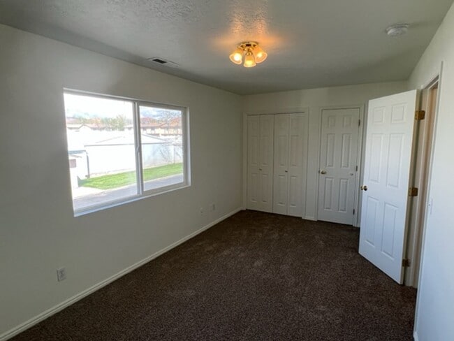 Building Photo - Dixie Downs Townhouse