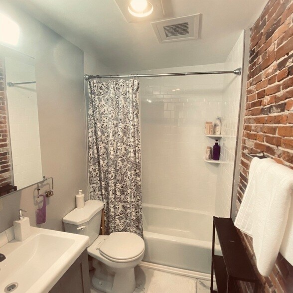 Building Photo - 34 Hancock St