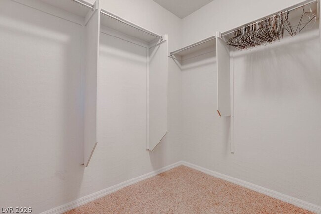 Building Photo - 2589 Chateau Clermont St