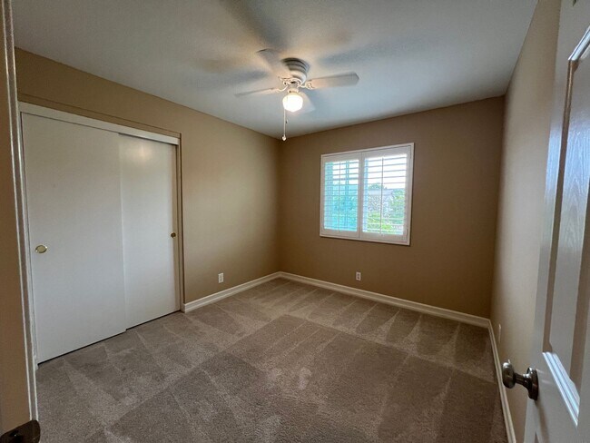 Building Photo - Tustin 3 bed 2.5 bath + office and bonus room