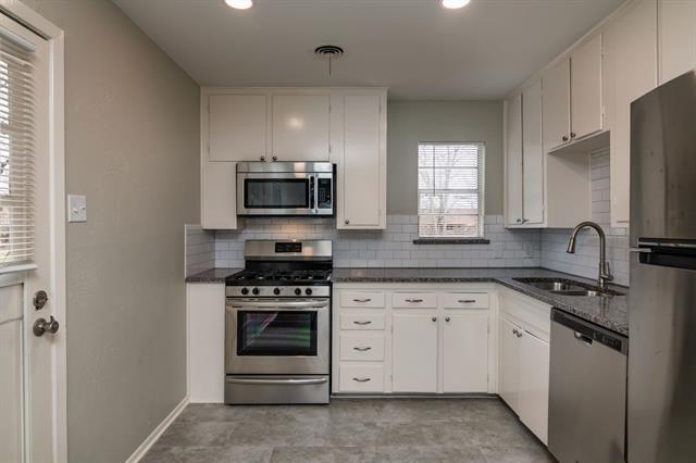 Building Photo - 3933 Stanley Ave