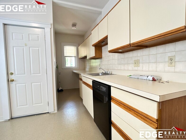 Building Photo - 62 Boyd St