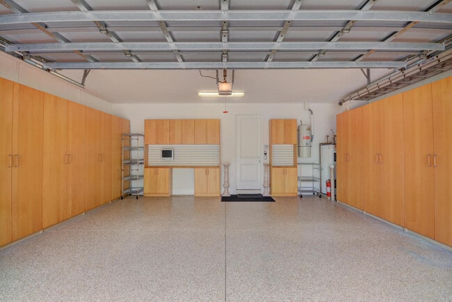 Building Photo - 8957 Sandy Crest Ln