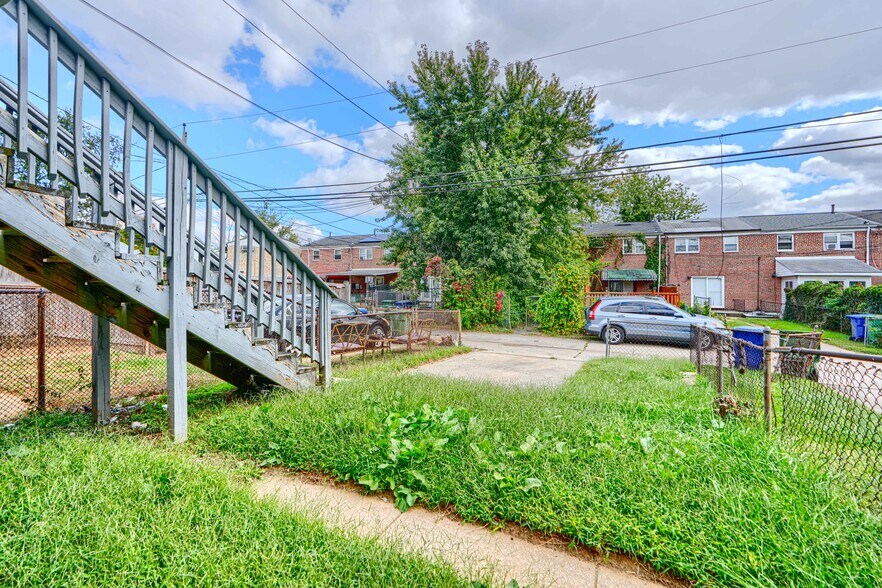 Building Photo - 631 Charraway Rd