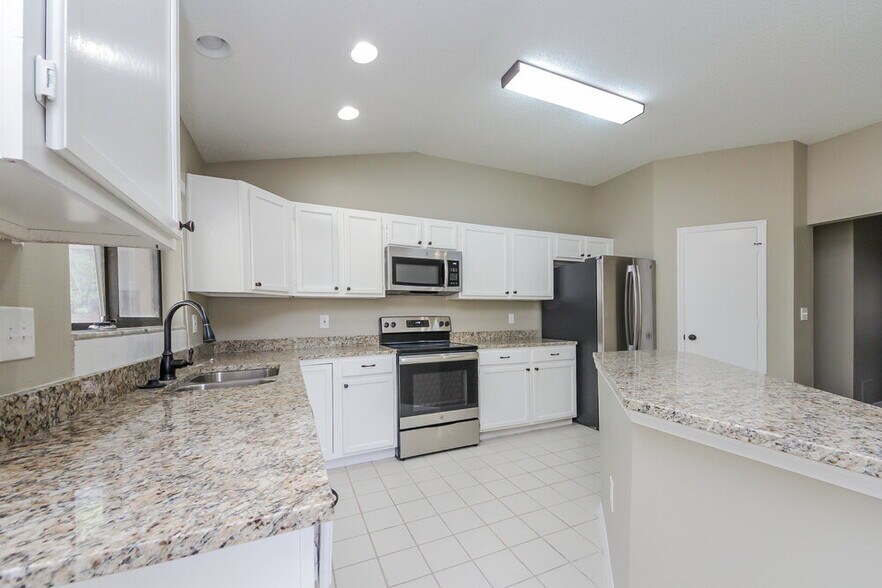 Building Photo - 634 Arbukle Ct