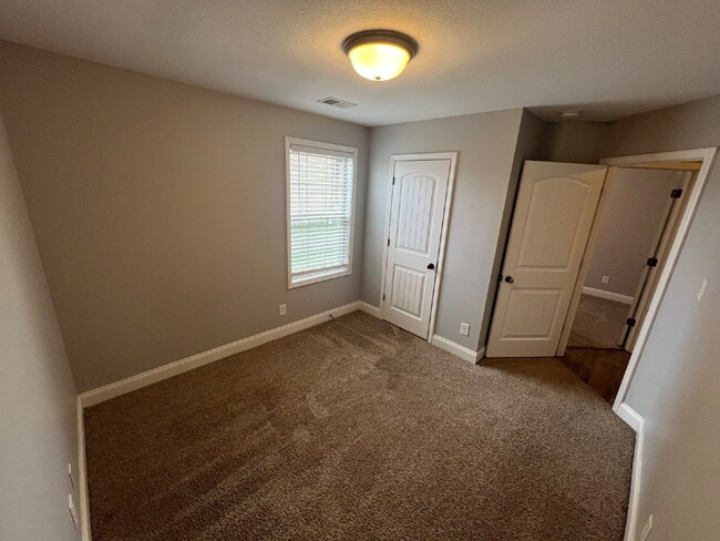 Building Photo - 599 Kicker Ct