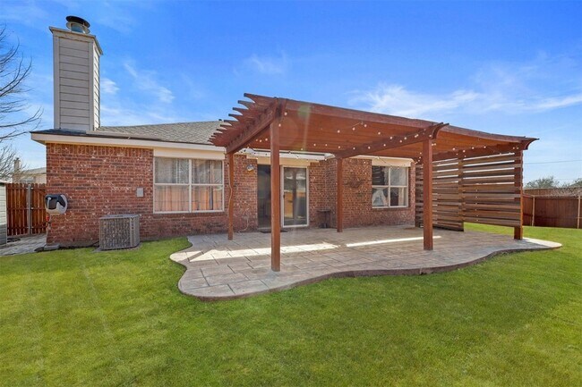 Building Photo - 2201 Tailburton Ct