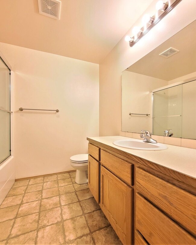 Building Photo - Spacious, 3 bedroom 2 bath Duplex in Marys...