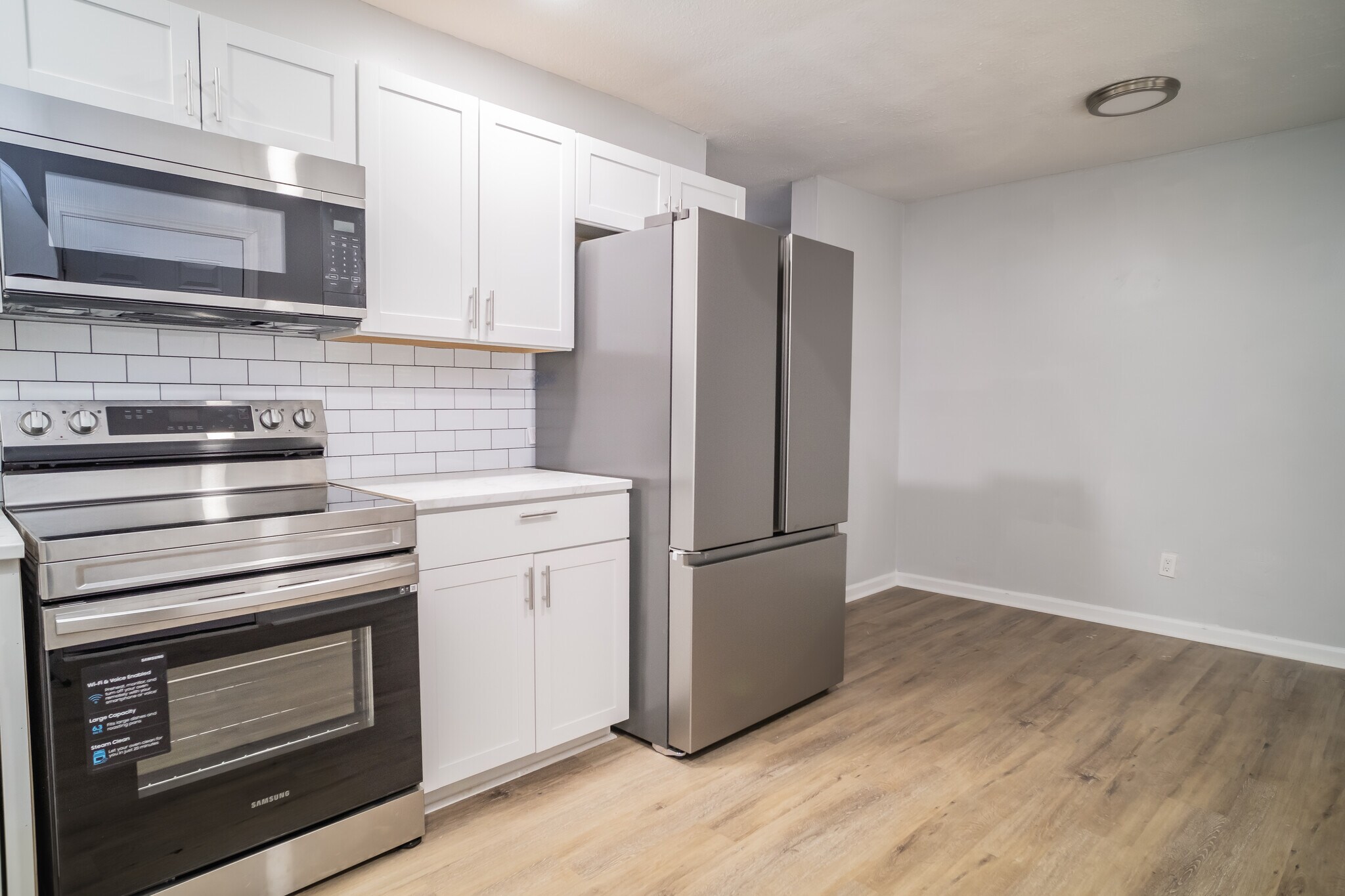 Building Photo - 3825 Crane Dr NE