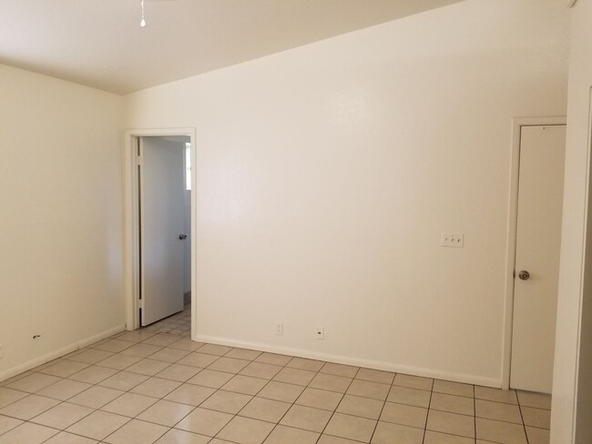 Building Photo - 4 bedroom house for rent