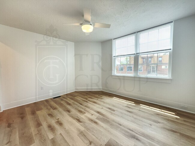 Building Photo - Avail Sept 1: 2BR Apt in Beechview, South Hills.  BEAUTIFUL design, Laminate Floors, AC, Pets OK,...