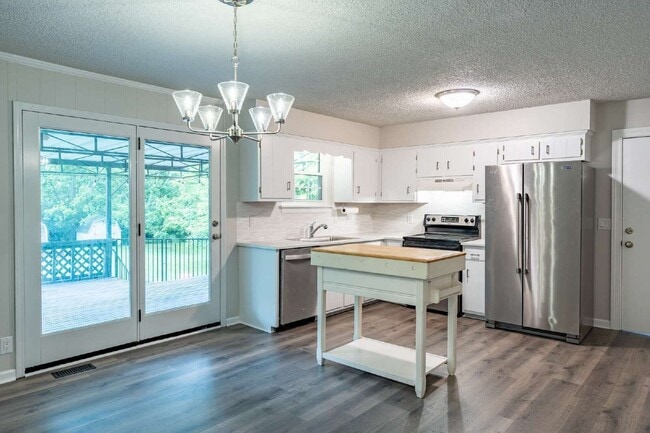 Building Photo - 207 Whitnel Dr