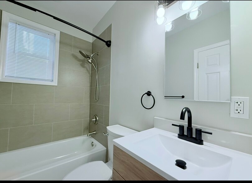 Building Photo - 621 2nd St