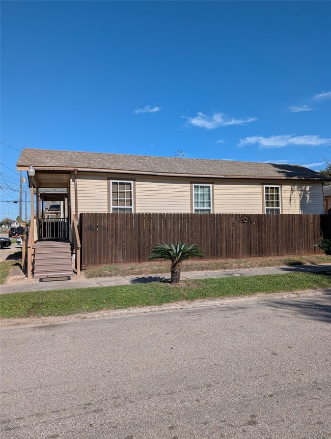 Building Photo - 1222 42nd St