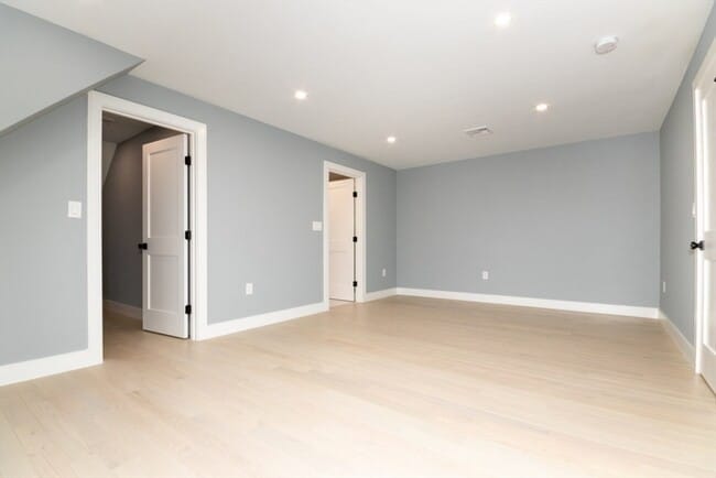 Building Photo - 140 Otis St