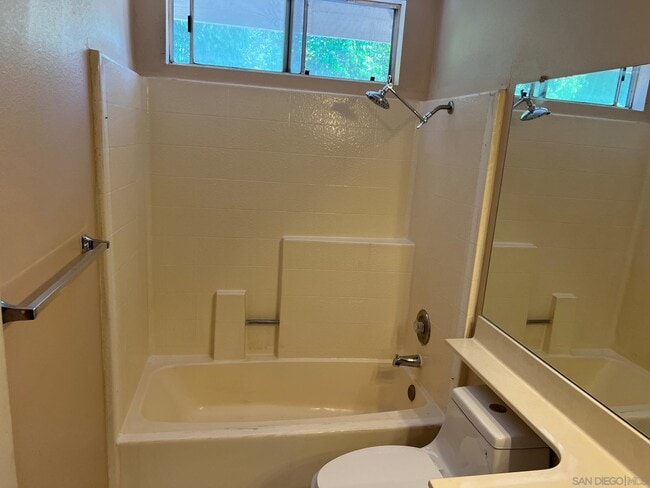 Building Photo - 1370 Montego Ct