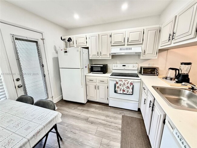 Building Photo - 2707 Nassau Bend