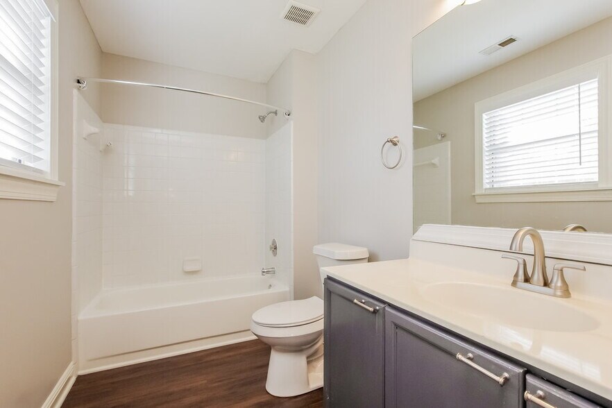 Building Photo - 3405 Mayhurst Dr