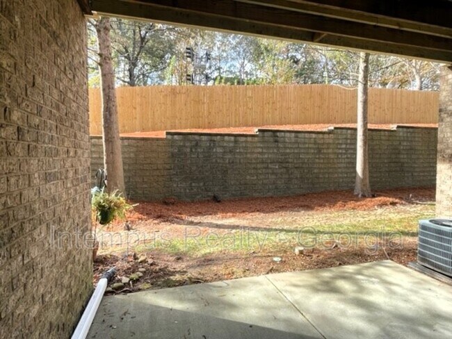 Building Photo - 1688 Mosaic Way