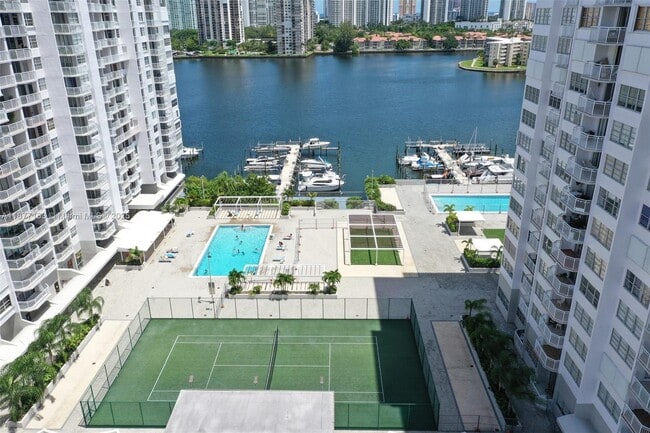 Building Photo - 18031 Biscayne Blvd