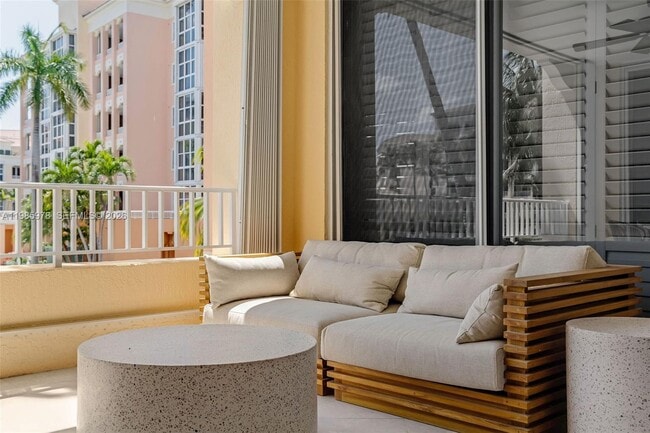 Building Photo - 725 Crandon Blvd