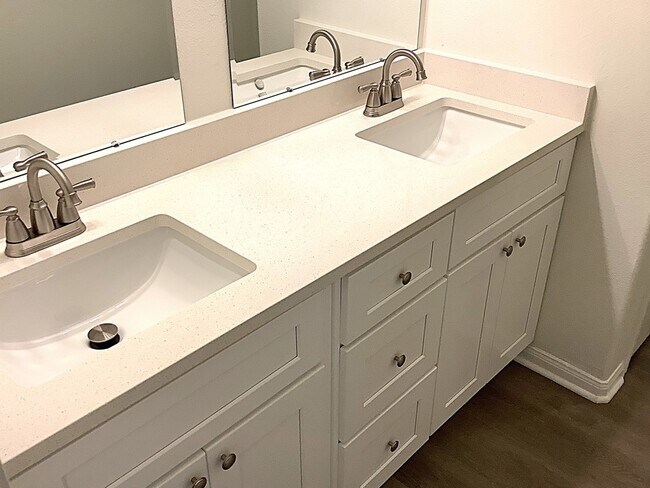 Building Photo - 910 Redcrest Springs Ct