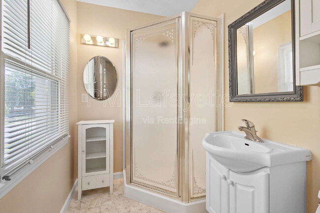Building Photo - 2241 Indian Trail Dr