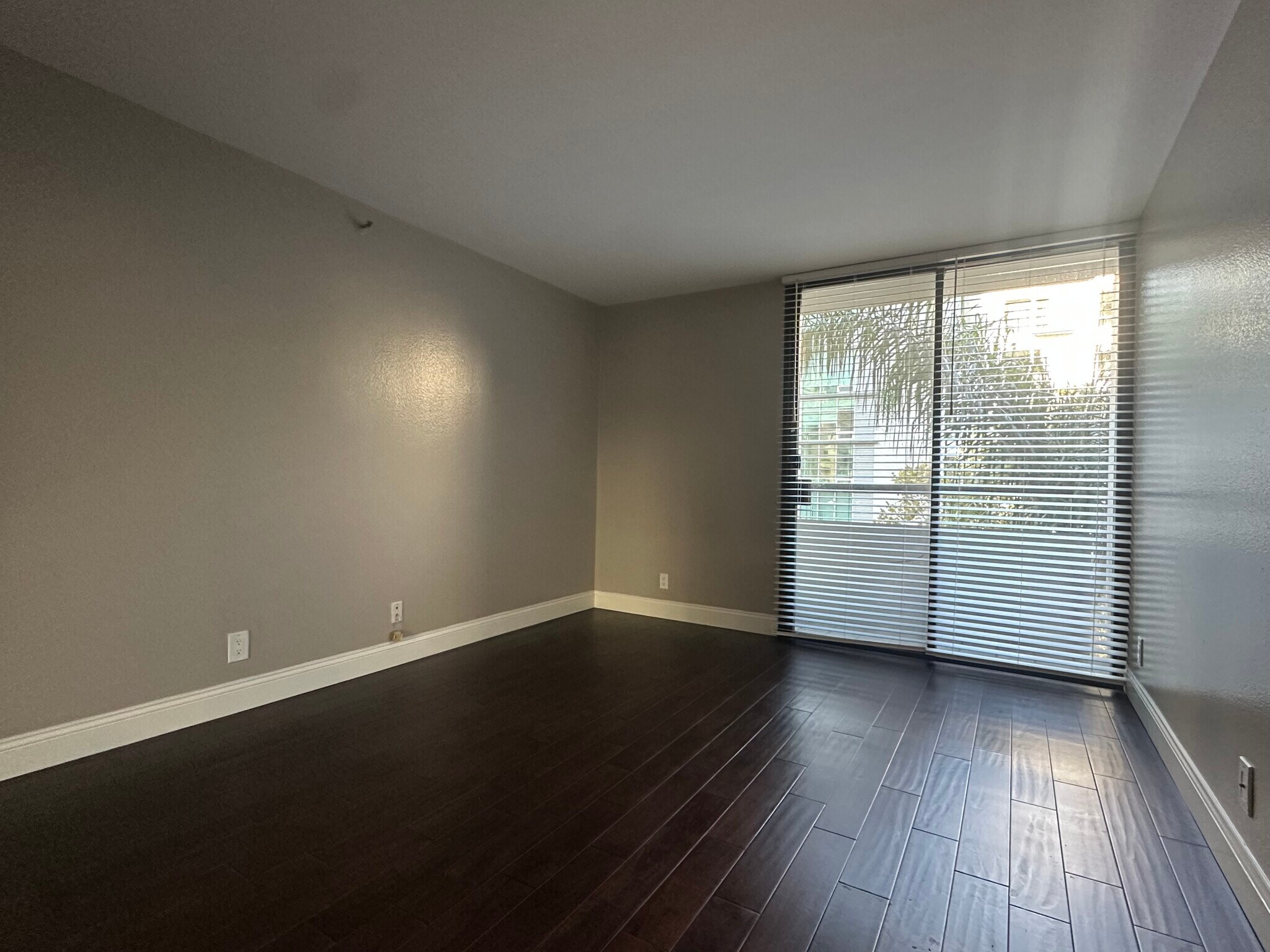 2nd bedroom w/balcony - 600 W 9th St