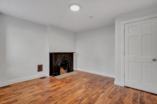 Building Photo - 44 Trumbull St