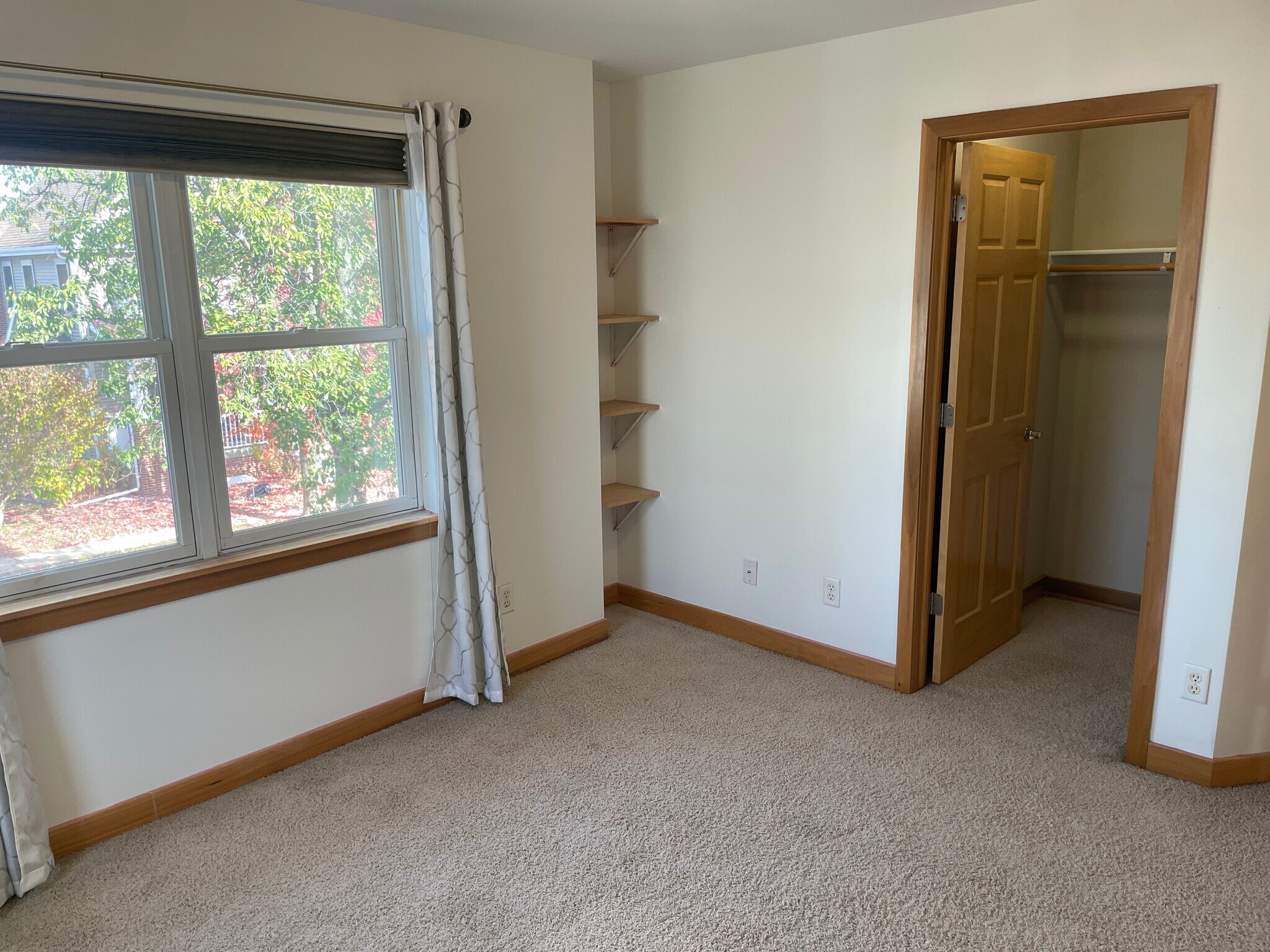 Building Photo - 3169 Pleasant St