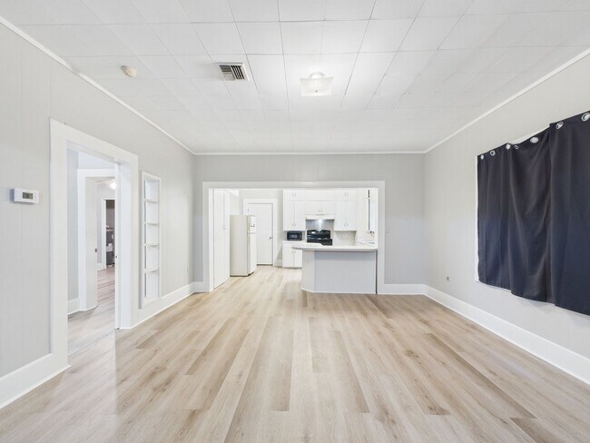 Building Photo - Adorable 3 bed, 1 bath home available in S...