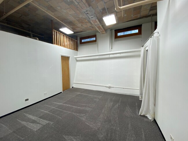 Building Photo - 801 S Wells St