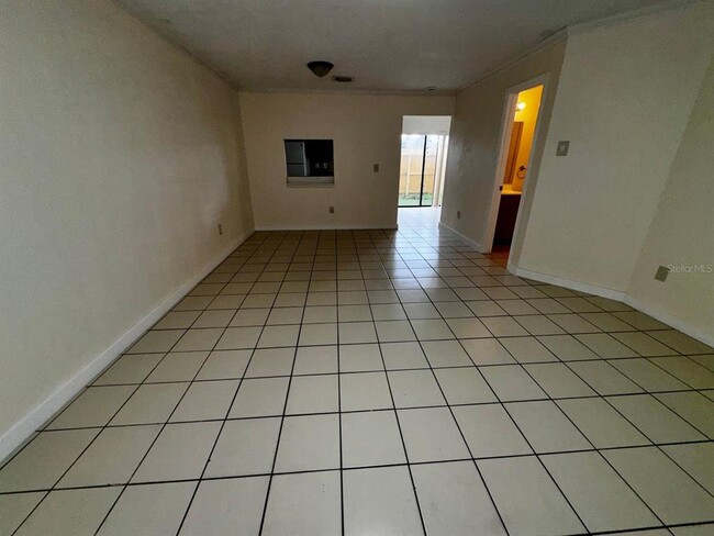 Building Photo - 6246 S Bend Square