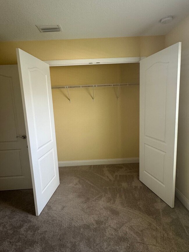 Building Photo - Spacious 4BR/2BA Home in Oaks at Ocala Cro...