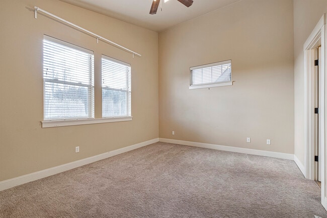 Building Photo - 14427 SW Meridian St