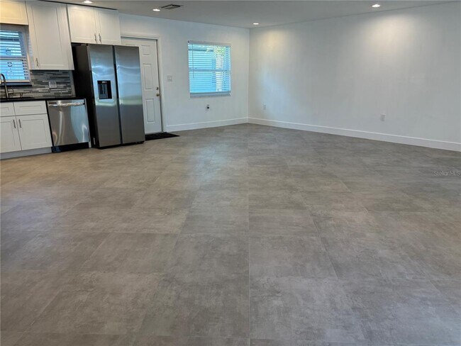 Building Photo - 5815 Erin Ln S