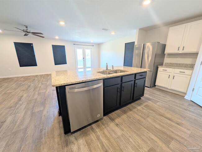 Building Photo - 7516 Oak Lake Blvd